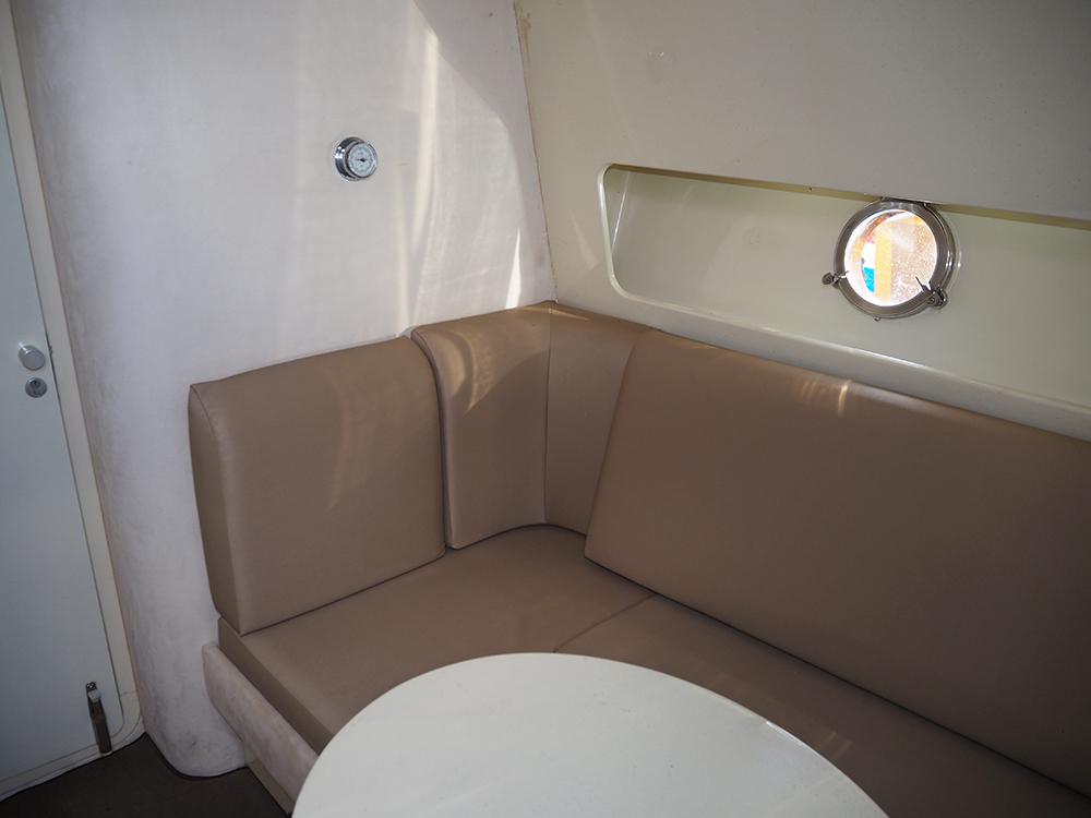 Saloon, Accommodation